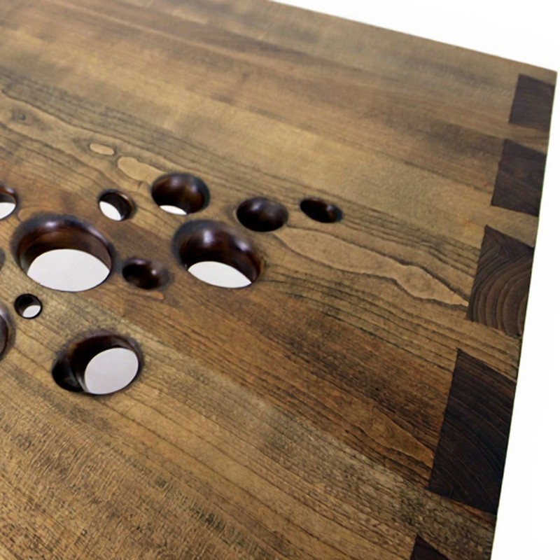 Table basse sculptée - merisier teinté